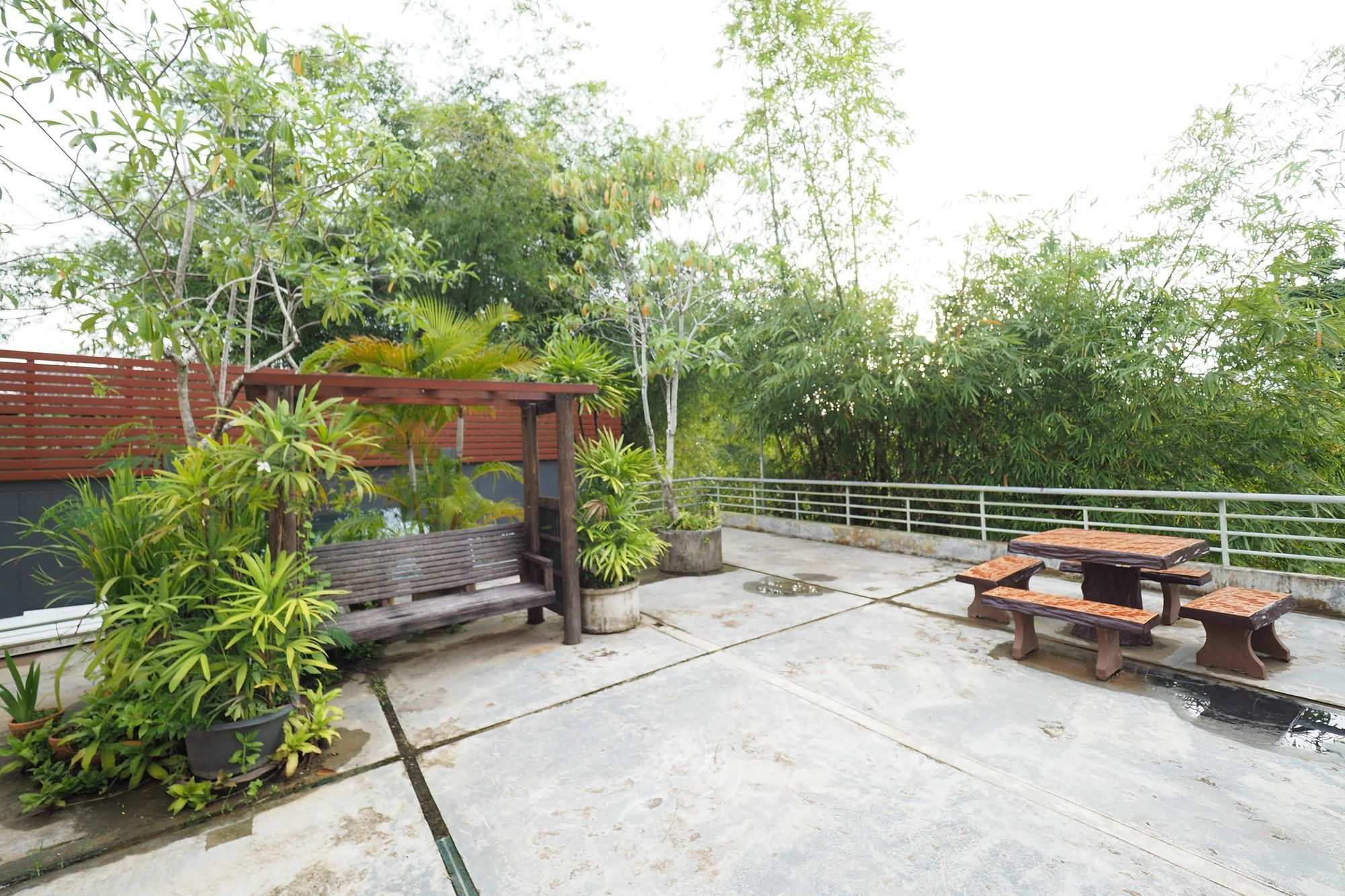 Bann Lhong Rak