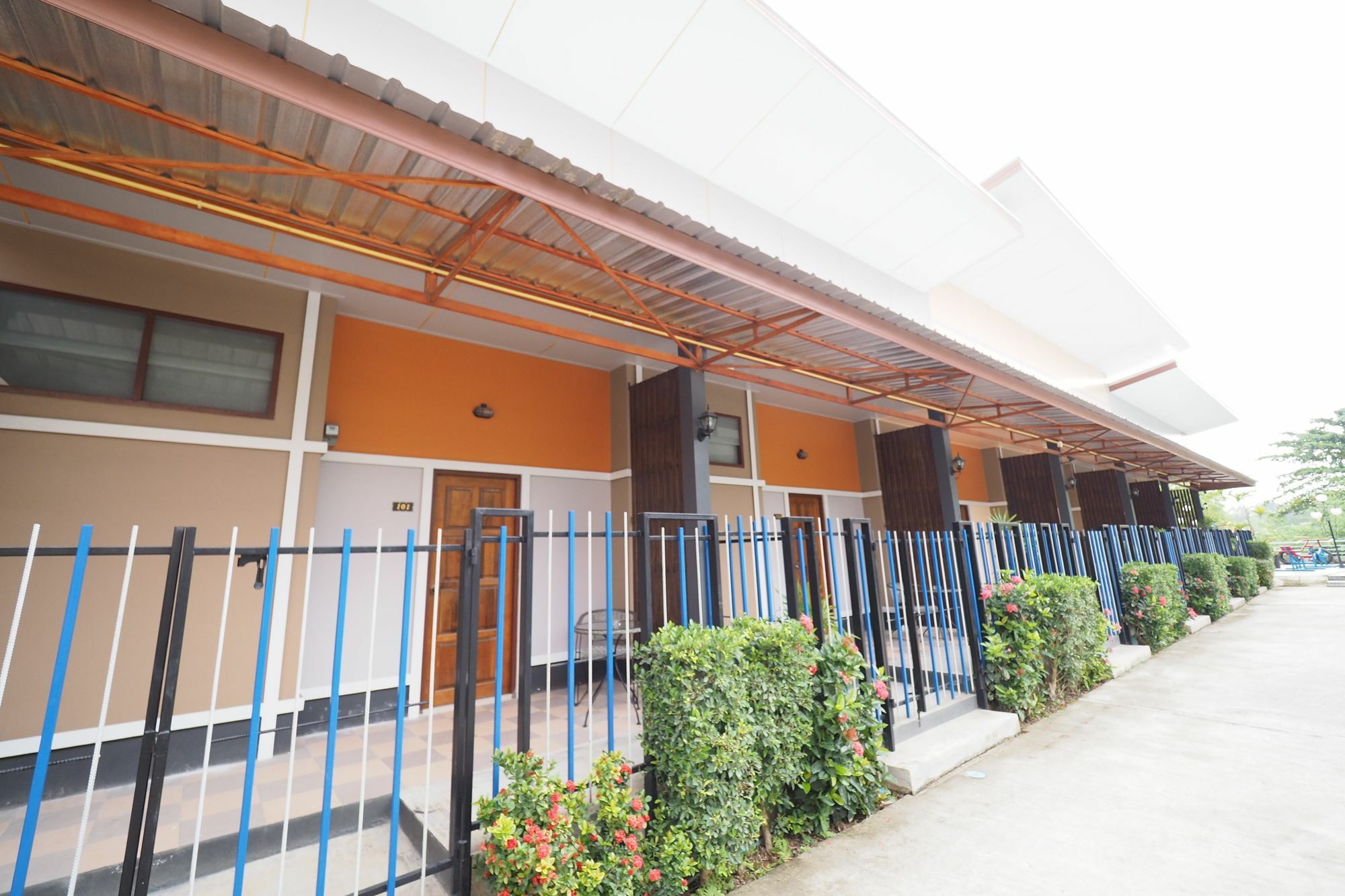 Bann Lhong Rak Krabi town