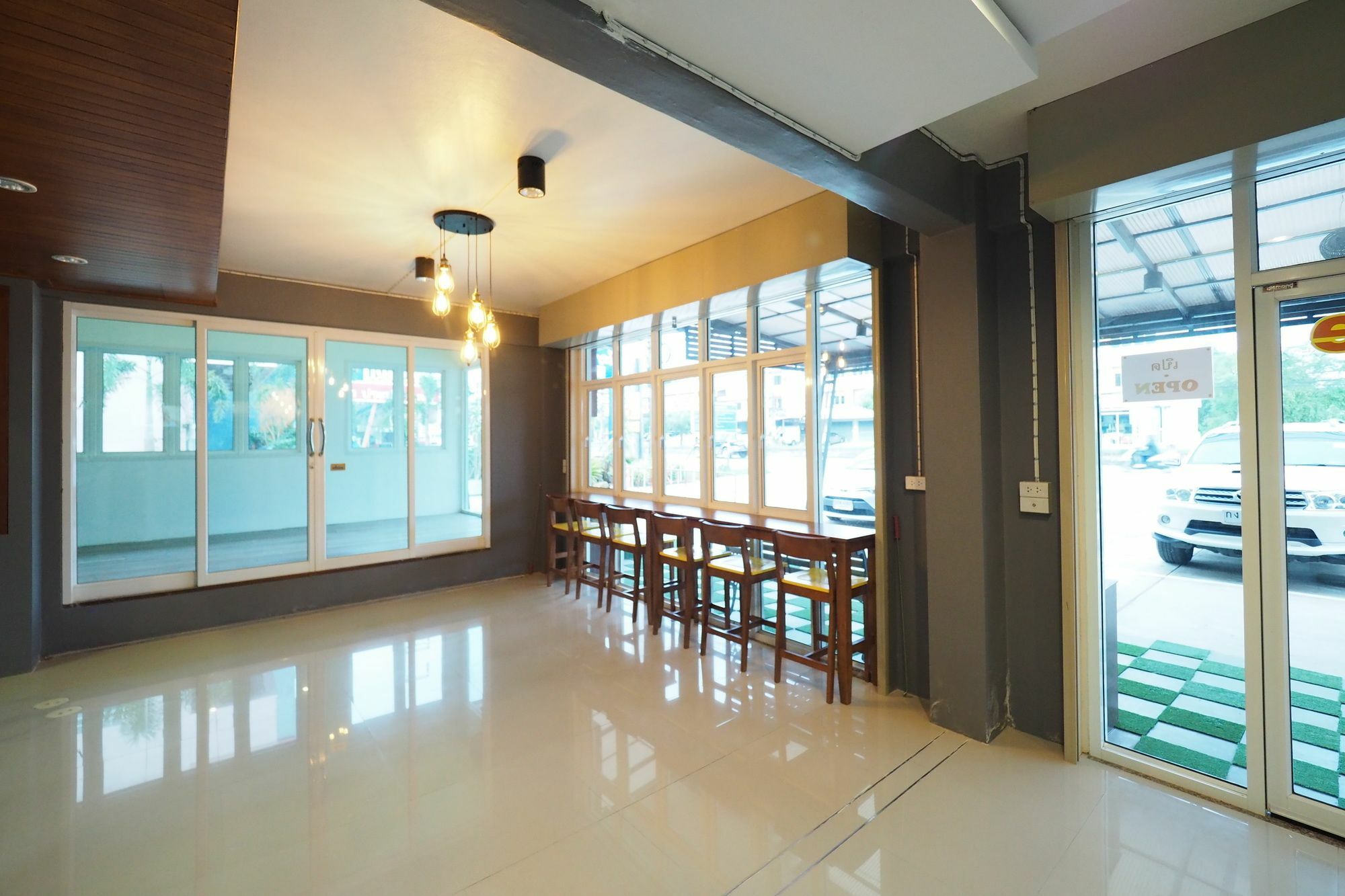 Bann Lhong Rak Pensión 2*